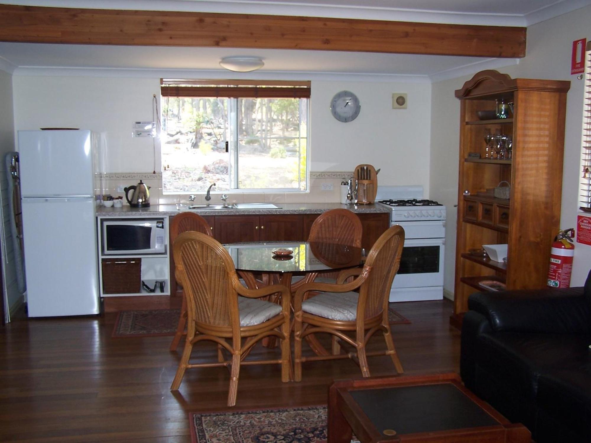 Jarrah Glen Cabins Nannup Szoba fotó